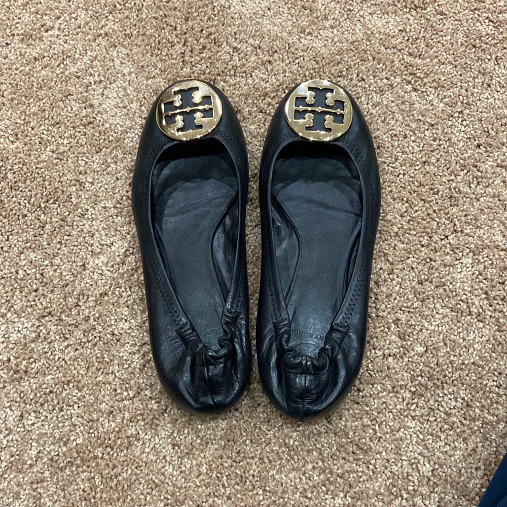 Tory Burch flat. Black with gold buckle. Size 9.5
